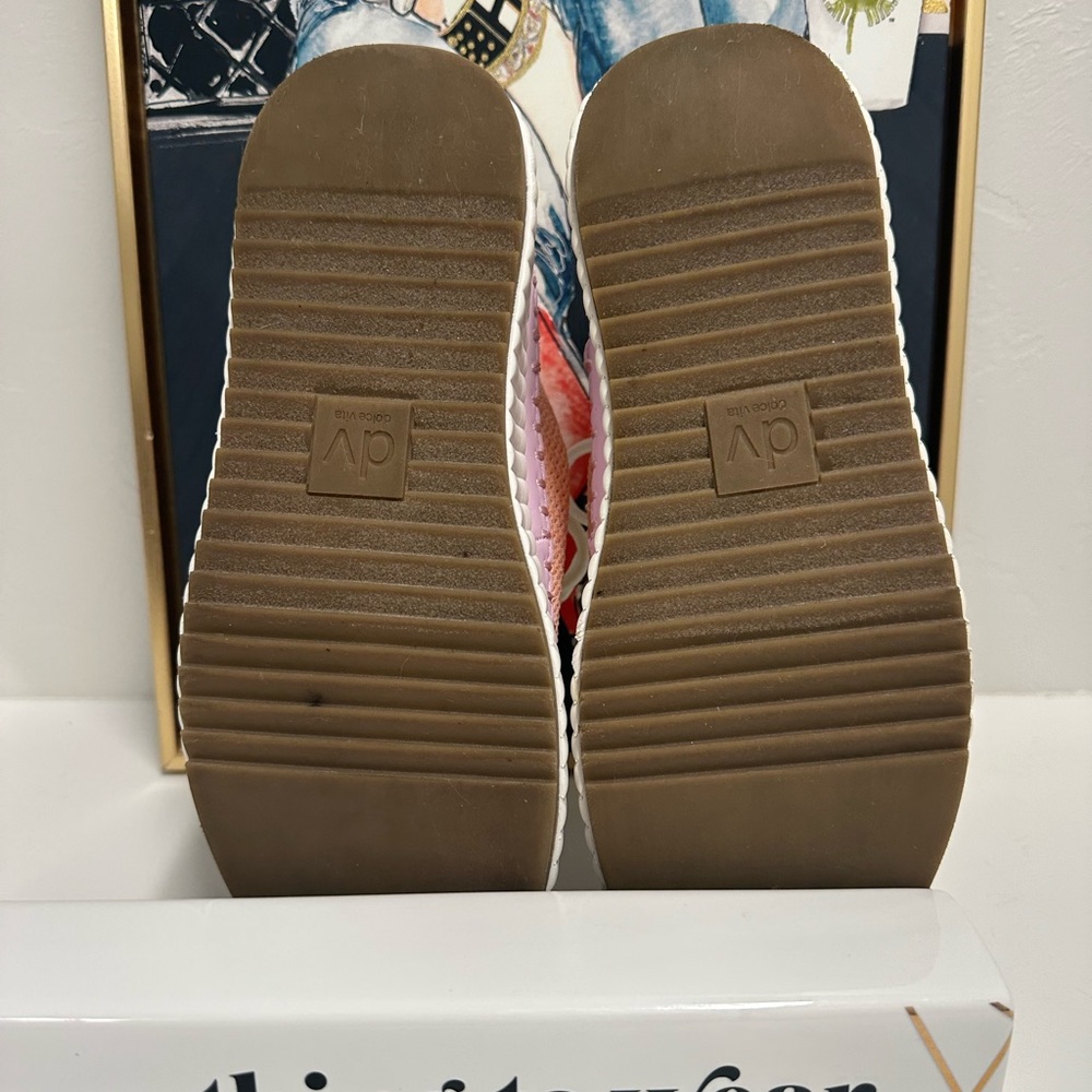 DV Dolce Vita
DV Dolce Vita BIG GIRLS Feenyx Sneaker SIZE:5 - Picture 6 of 10